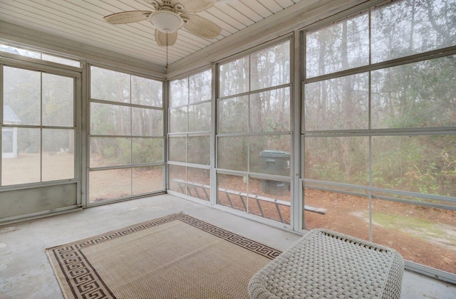 sunroom / solarium with ceiling fan