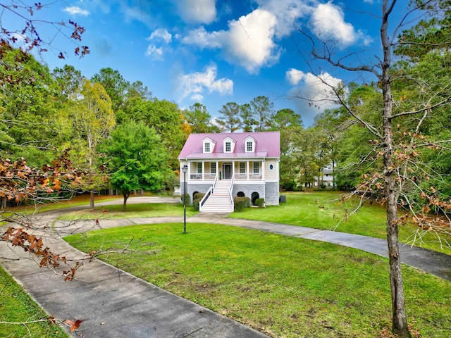 view of front facade featuring a front lawn and a porch