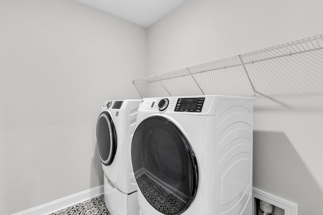 512 Pontoon Rd, Huger, SC 29450 - laundry area featuring baseboards and washer and dryer