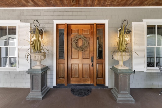 property entrance featuring a porch