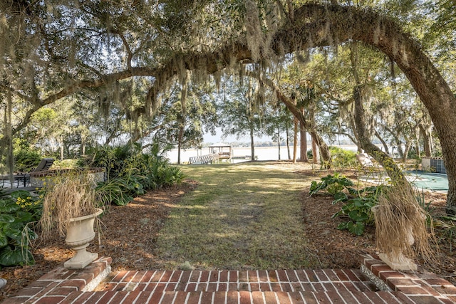 view of yard featuring a water view