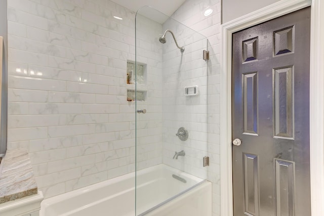 full bathroom with enclosed tub / shower combo