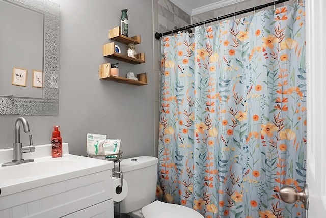 bathroom featuring a shower with shower curtain, vanity, toilet, and ornamental molding