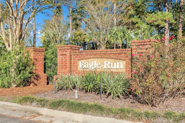 view of community / neighborhood sign