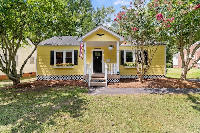 bungalow-style home featuring a front yard and covered porch