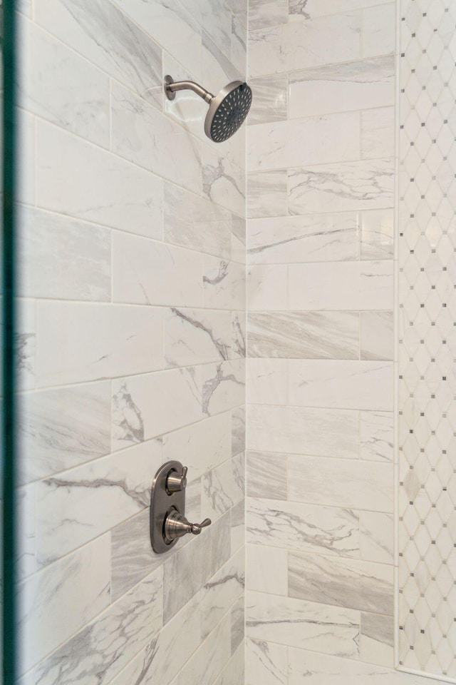 details featuring a tile shower