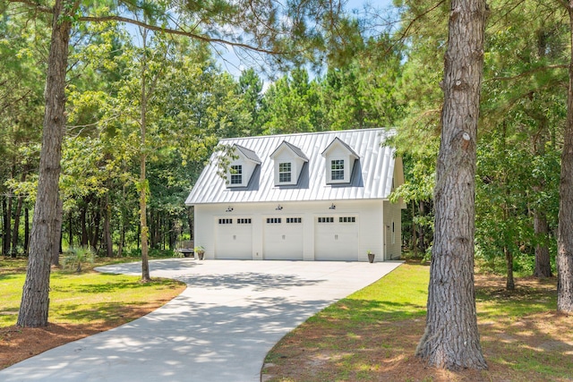 view of front facade with a garage and a front yard