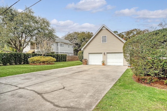 view of front of house featuring a front yard, driveway, and an attached garage