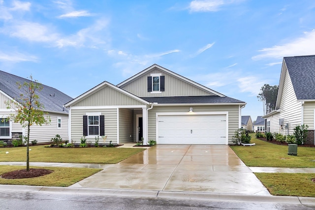 view of front of property featuring a front lawn and a garage