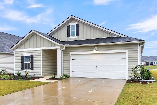 view of front of house featuring a front yard