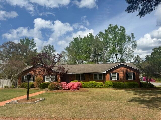 1153 Cherokee Dr, Manning, SC 29102 - single story home with a front yard