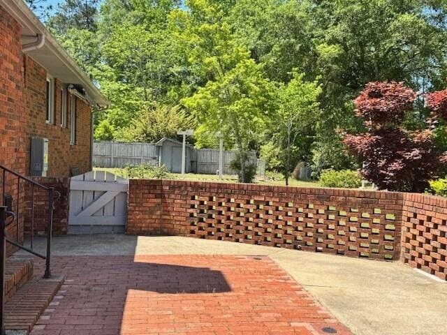 1153 Cherokee Dr, Manning, SC 29102 - view of patio with a gate