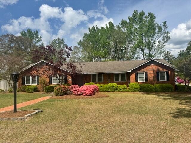 1153 Cherokee Dr, Manning, SC 29102 - ranch-style house featuring a front yard