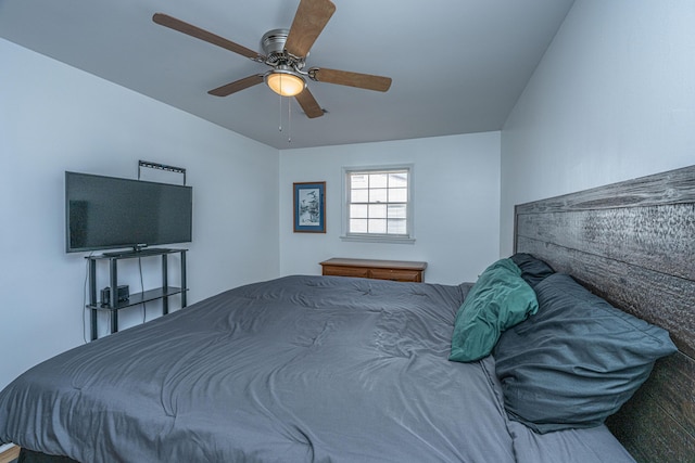 bedroom with ceiling fan