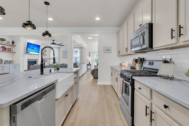 1576 Nautical Chart Dr, Charleston, SC 29414 - kitchen with stainless steel appliances, a sink, ceiling fan, open floor plan, and backsplash