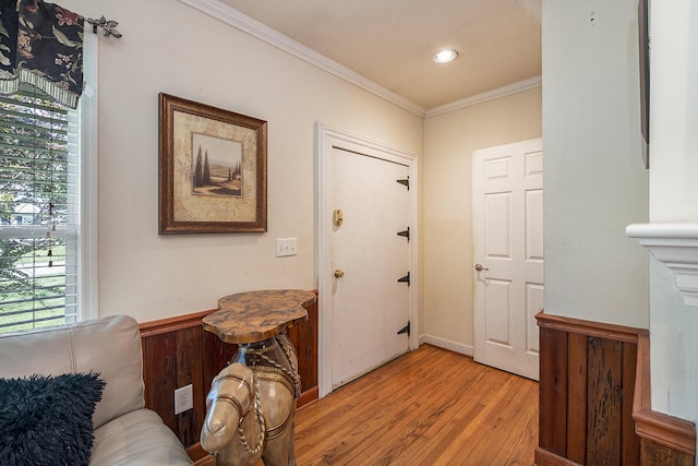 entrance foyer featuring light wood-style floors, crown molding, and recessed lighting