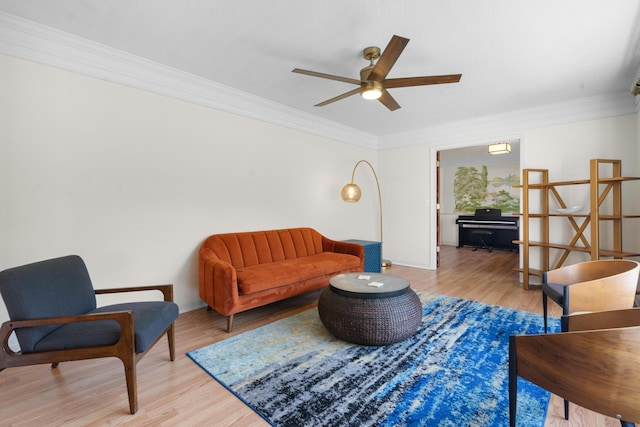 living room featuring light hardwood / wood-style flooring, ornamental molding, and ceiling fan