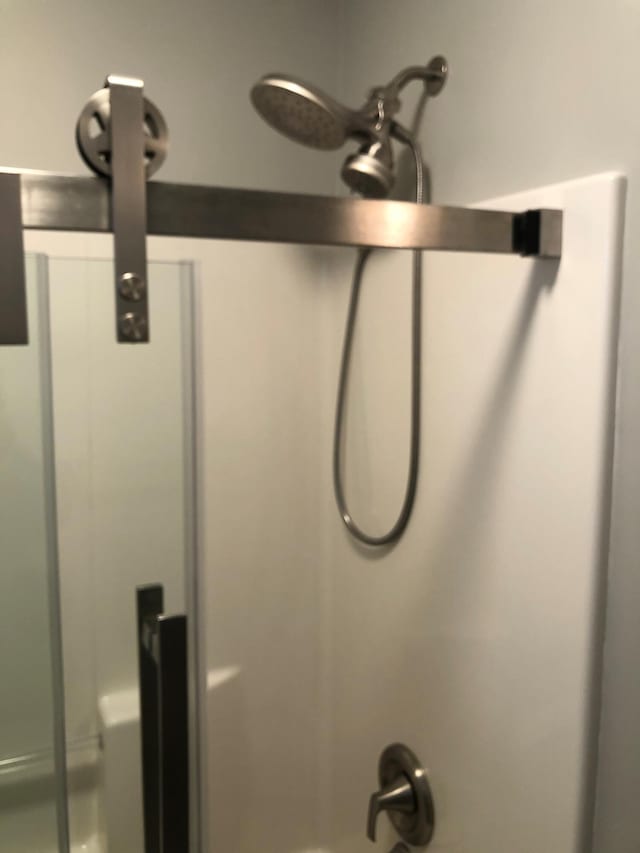 details featuring walk in shower