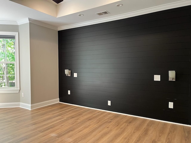 empty room with recessed lighting, visible vents, crown molding, baseboards, and light wood-style flooring
