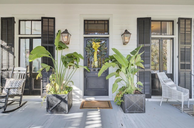 doorway to property featuring covered porch