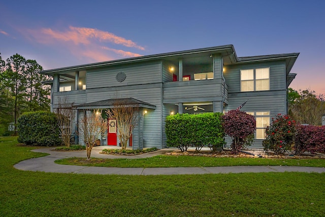 view of front of home featuring a front yard