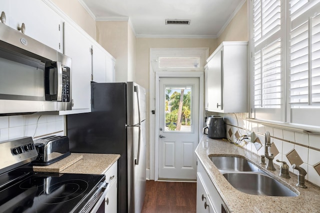 kitchen with white cabinets, sink, tasteful backsplash, dark wood-type flooring, and stainless steel appliances