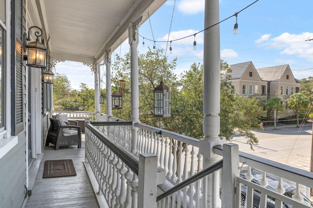 balcony featuring covered porch