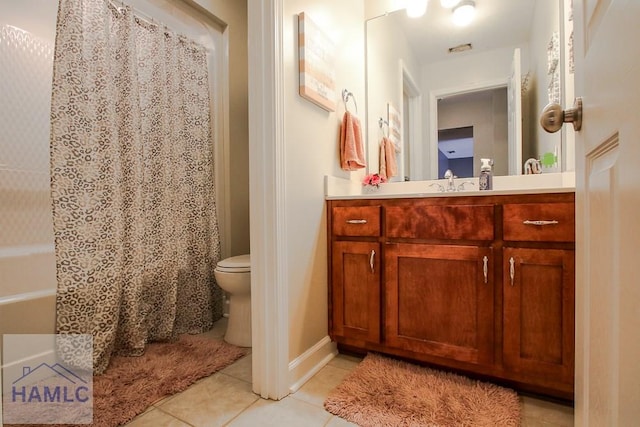 4800 Bay Branch Church Rd, Claxton, GA 30417 - full bath featuring toilet, vanity, tile patterned floors, shower / bathtub combination with curtain, and baseboards