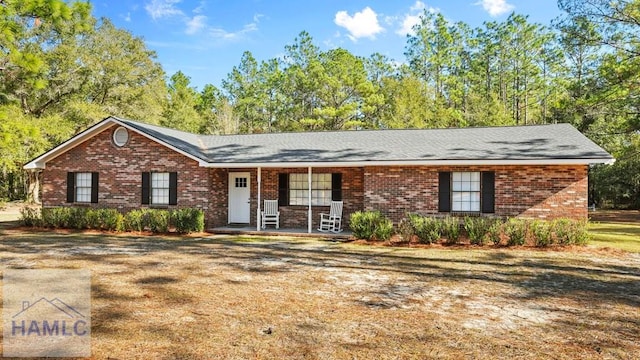 ranch-style home with a porch