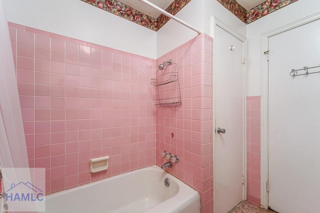 153 Drennon Dr, Jesup, GA 31545 - bathroom featuring shower / bathtub combination