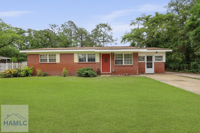 985 Seven Oaks Rd, Jesup, GA 31546 - single story home with brick siding