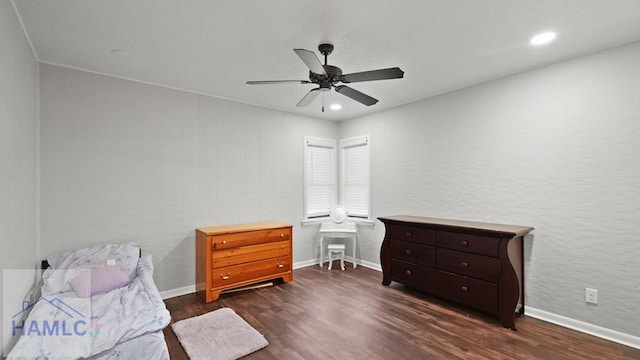 living area with dark wood-type flooring and ceiling fan