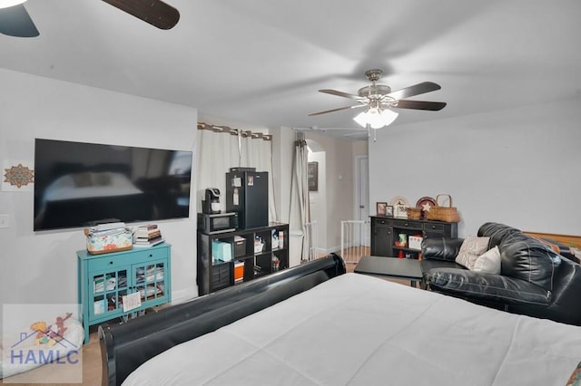 bedroom with ceiling fan