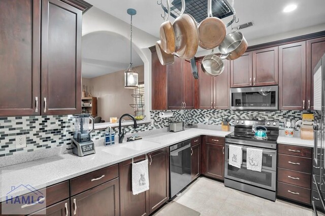 kitchen with a sink, decorative backsplash, visible vents, and stainless steel appliances