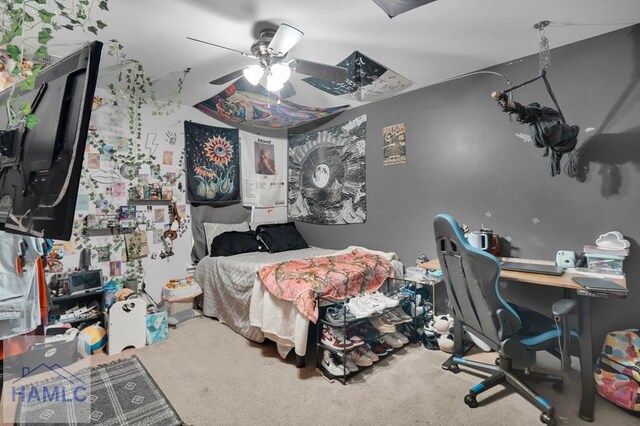 carpeted bedroom featuring a ceiling fan