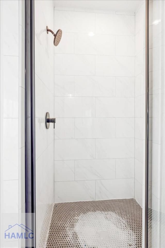 bathroom with a tile shower