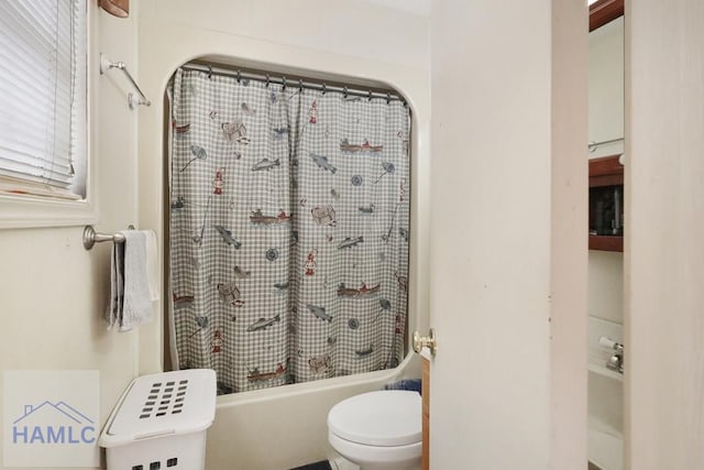 661 E Plum St, Jesup, GA 31546 - full bath featuring shower / bath combination with curtain and toilet