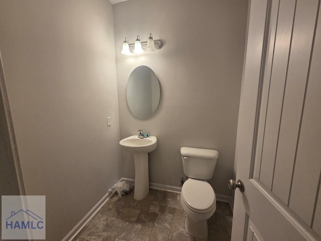 132 Turpentine Trl, Hinesville, GA 31313 - half bathroom with toilet and baseboards