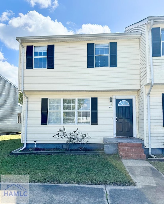 view of front of property with a front yard