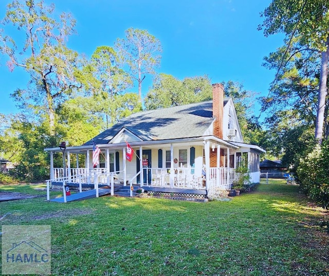 farmhouse inspired home with a front yard and covered porch