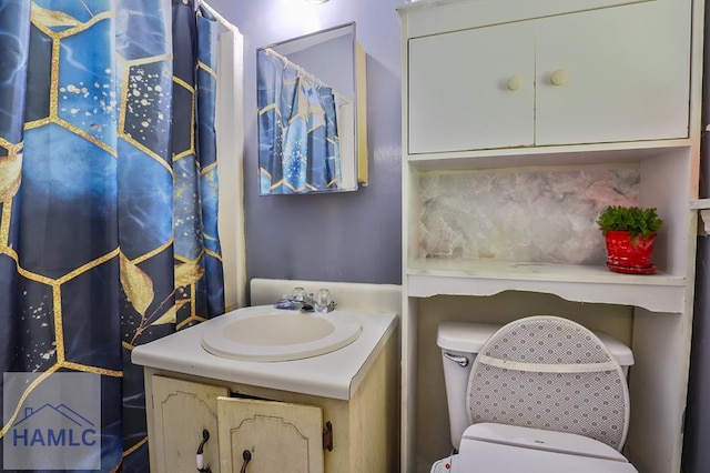 455 N Mahogany St, Jesup, GA 31546 - full bath with vanity and curtained shower