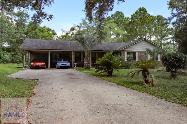 455 N Mahogany St, Jesup, GA 31546 - single story home featuring driveway, a front yard, and a carport