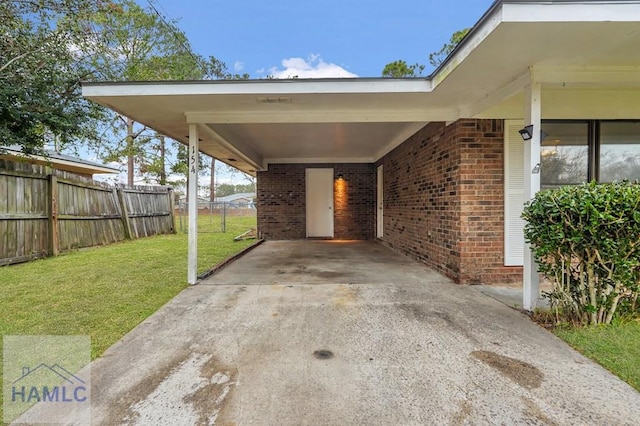 spare room with a wealth of natural light, ceiling fan, and dark wood-type flooring