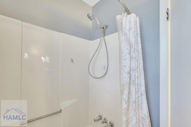 bathroom with shower / tub combo with curtain