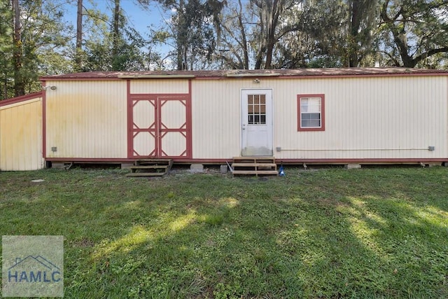 view of outdoor structure featuring a yard