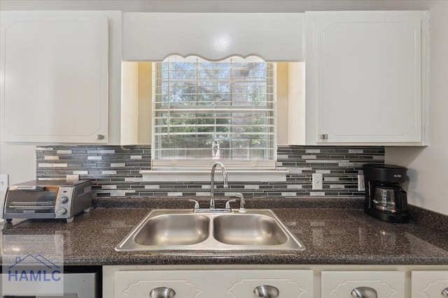 128 W Kenny Dr, Hinesville, GA 31313 - kitchen with white cabinetry and tasteful backsplash