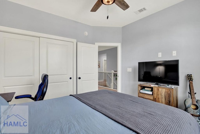 bedroom featuring a ceiling fan, visible vents, and a closet