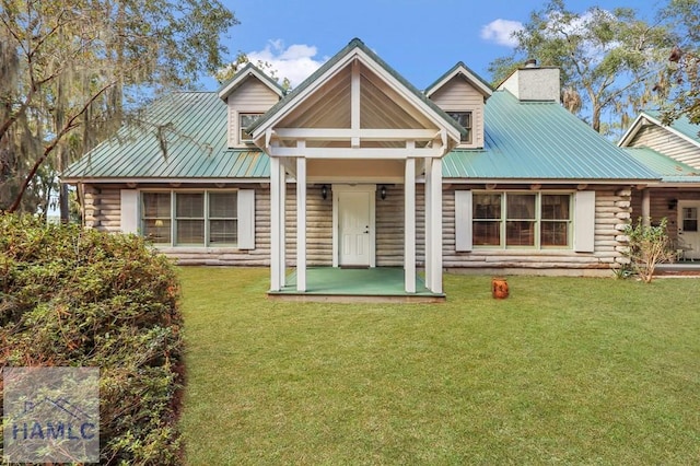 view of front facade with a front lawn