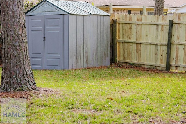 view of outdoor structure with a yard