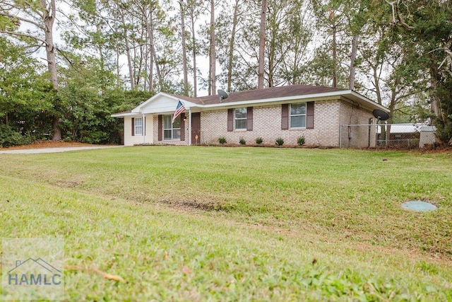 single story home featuring a front yard